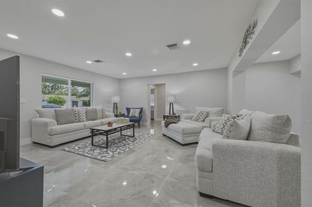 632 Las Palmas Park, Boynton Beach, FL 33435