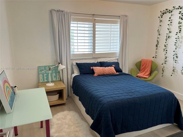 240 Galen Drive 206, Key Biscayne, FL 33149