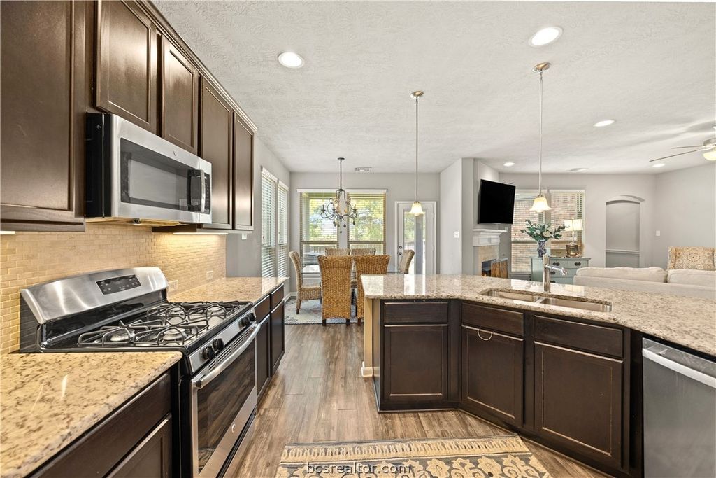 2203 Parker Court, Brenham, TX 77833 — photo 3