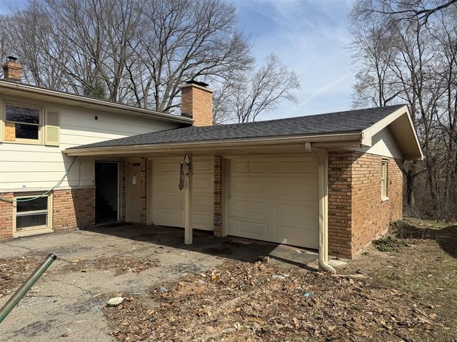 1565 N Teakwood Drive, Stevensville, MI 49127
