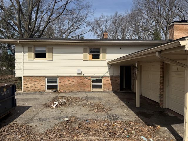 1565 N Teakwood Drive, Stevensville, MI 49127