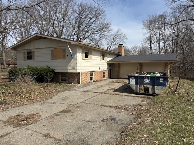 1565 N Teakwood Drive, Stevensville, MI 49127