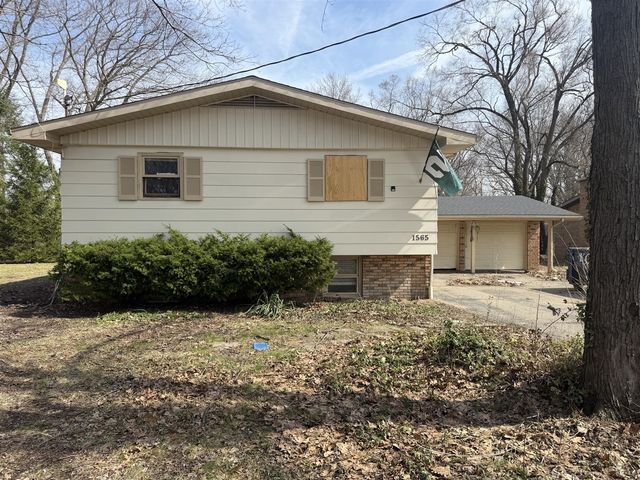 1565 N Teakwood Drive, Stevensville, MI 49127