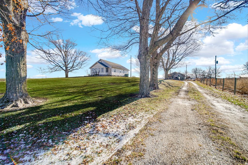 32670 Chicago Trail, New Carlisle, IN 46552