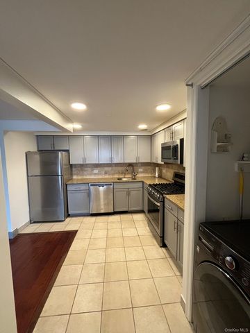 143-41 84th Drive 6E, Briarwood, NY 11435