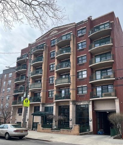 143-41 84th Drive 6E, Briarwood, NY 11435