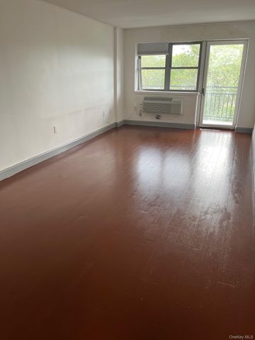 143-41 84th Drive 6E, Briarwood, NY 11435
