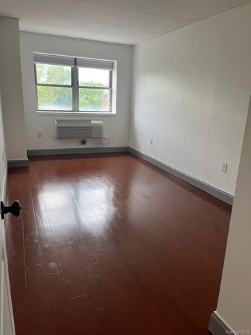 143-41 84th Drive 6E, Briarwood, NY 11435