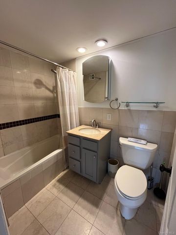 143-41 84th Drive 6E, Briarwood, NY 11435