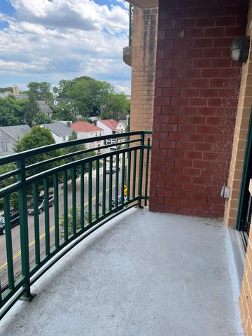 143-41 84th Drive 6E, Briarwood, NY 11435