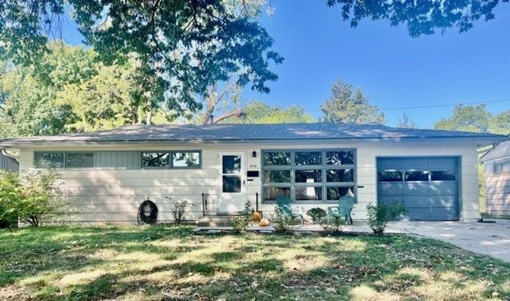 452 Park Drive, Bonner Springs, KS 66012