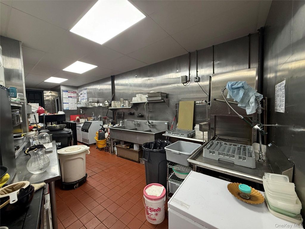 242-03 Northern Boulevard, Douglaston, NY 11362 — photo 4