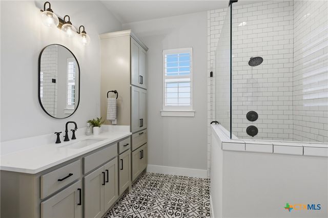 300 County Road 220, Florence, TX 76527