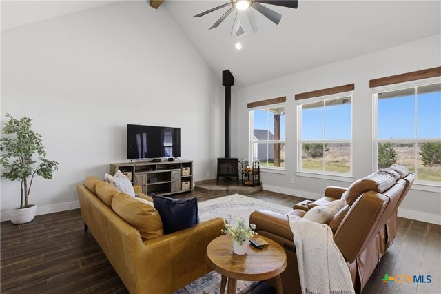 300 County Road 220, Florence, TX 76527