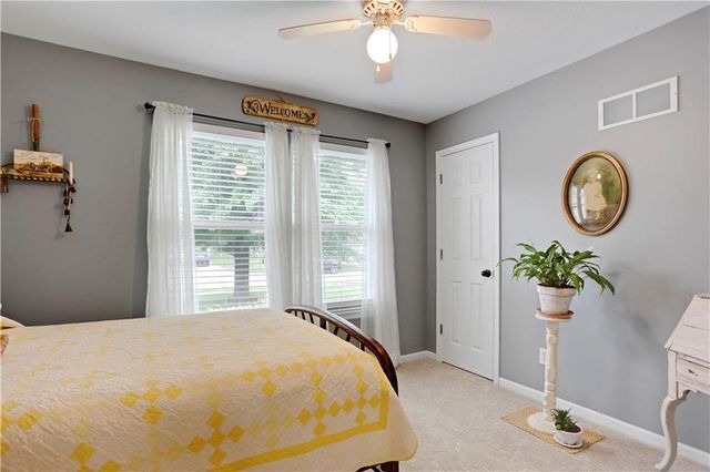 402 POPLAR Street, Peculiar, MO 64078