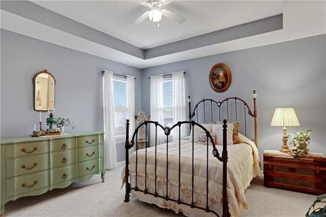 402 POPLAR Street, Peculiar, MO 64078