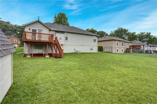 402 POPLAR Street, Peculiar, MO 64078