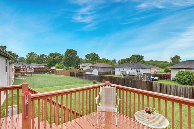 402 POPLAR Street, Peculiar, MO 64078