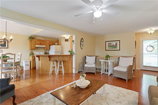 402 POPLAR Street, Peculiar, MO 64078