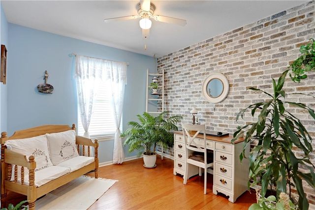 402 POPLAR Street, Peculiar, MO 64078