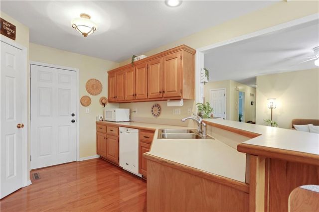 402 POPLAR Street, Peculiar, MO 64078