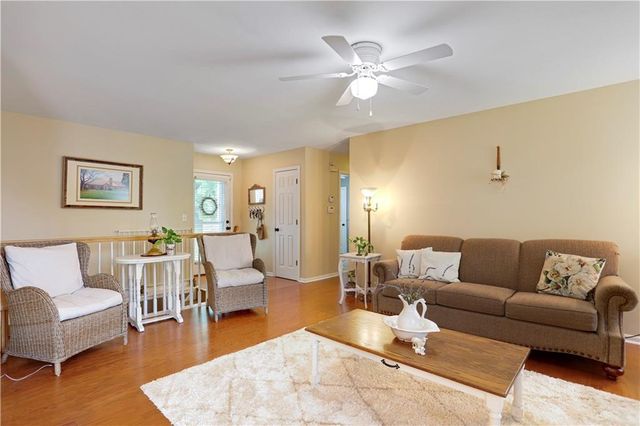 402 POPLAR Street, Peculiar, MO 64078