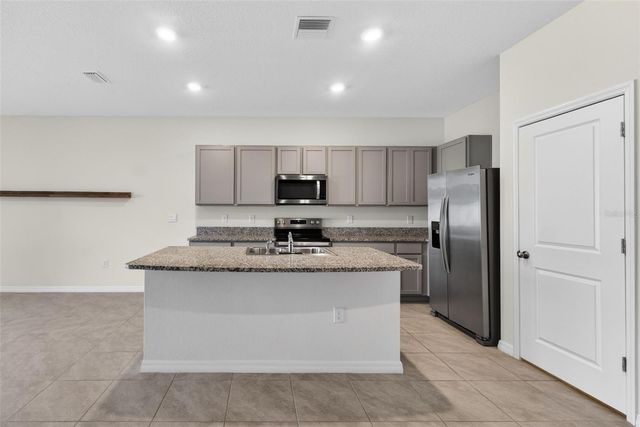 33105 MAJOR OAK DRIVE, Wesley Chapel, FL 33545