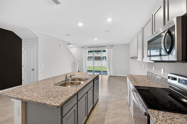 33105 MAJOR OAK DRIVE, Wesley Chapel, FL 33545