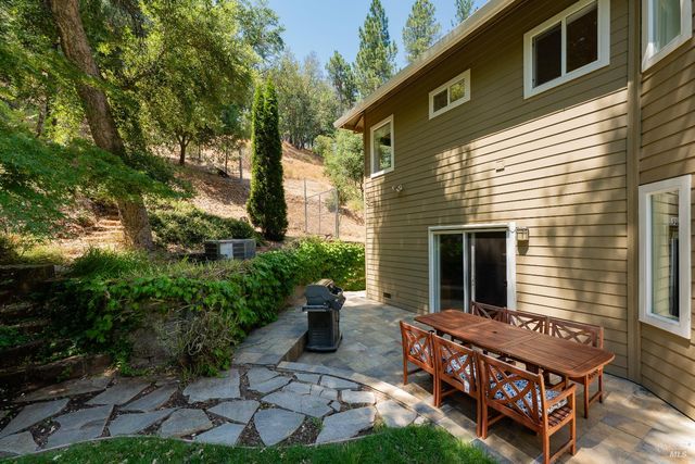 1247 Myszka Pl, Ukiah, CA 95482