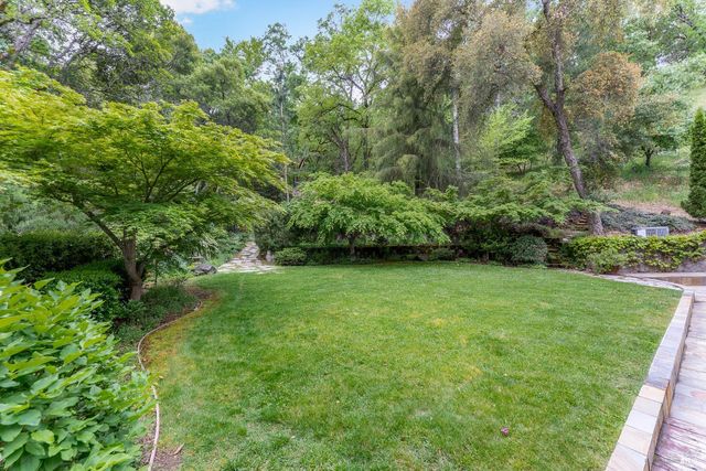 1247 Myszka Pl, Ukiah, CA 95482