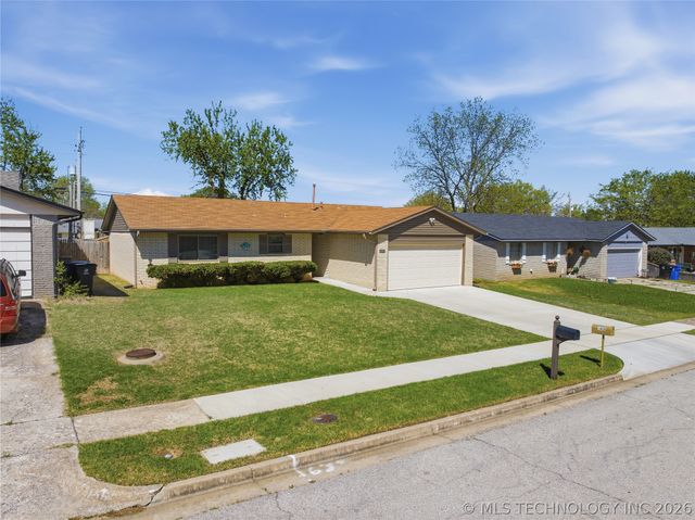 1656 S Walnut Avenue, Broken Arrow, OK 74012