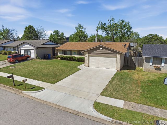 1656 S Walnut Avenue, Broken Arrow, OK 74012