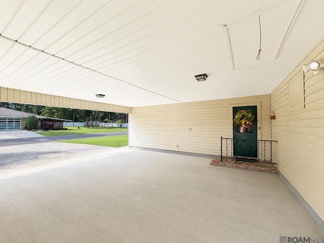 6633 Landmor Dr, Greenwell Springs, LA 70739