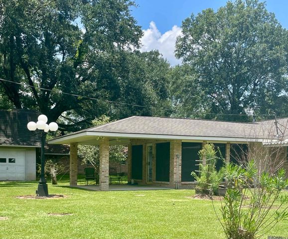 6633 Landmor Dr, Greenwell Springs, LA 70739