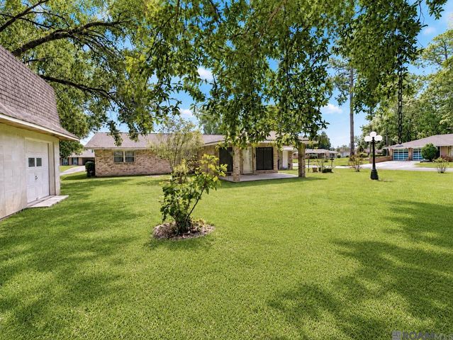 6633 Landmor Dr, Greenwell Springs, LA 70739