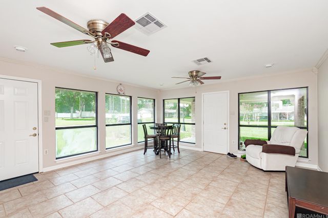 6633 Landmor Dr, Greenwell Springs, LA 70739