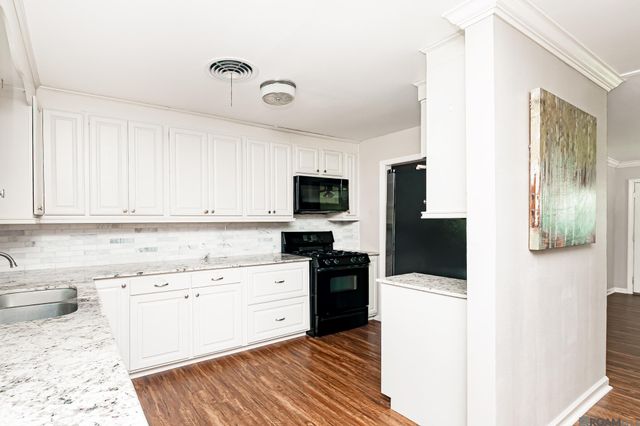 6633 Landmor Dr, Greenwell Springs, LA 70739