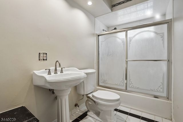 63 Edgewood Dr, Florham Park Boro, NJ 07932