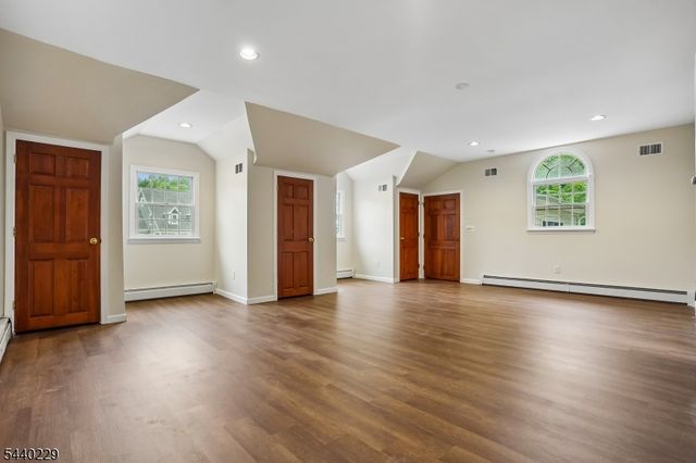 63 Edgewood Dr, Florham Park Boro, NJ 07932