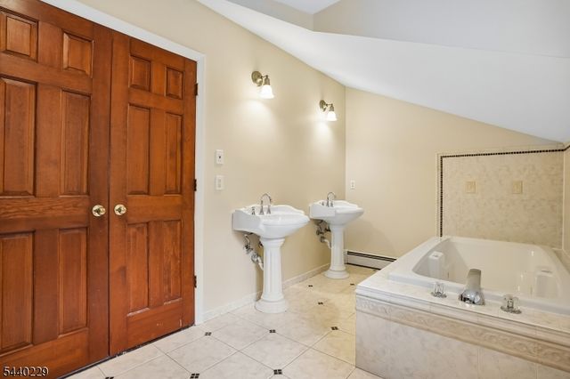 63 Edgewood Dr, Florham Park Boro, NJ 07932