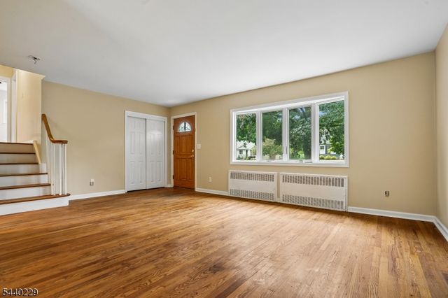 63 Edgewood Dr, Florham Park Boro, NJ 07932
