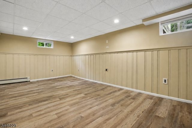 63 Edgewood Dr, Florham Park Boro, NJ 07932