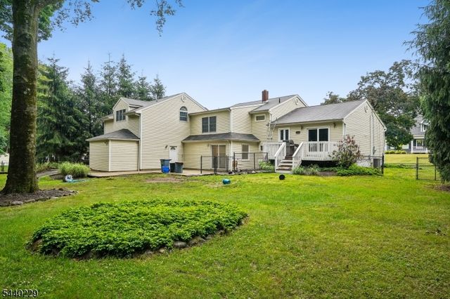 63 Edgewood Dr, Florham Park Boro, NJ 07932