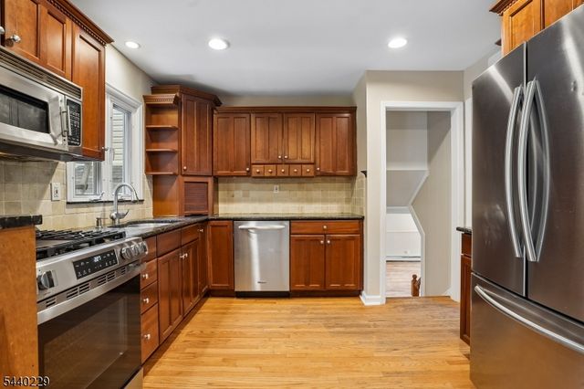 63 Edgewood Dr, Florham Park Boro, NJ 07932