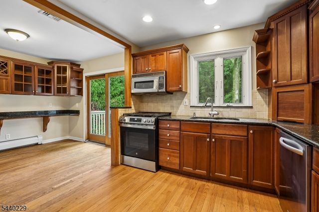63 Edgewood Dr, Florham Park Boro, NJ 07932