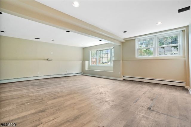 63 Edgewood Dr, Florham Park Boro, NJ 07932