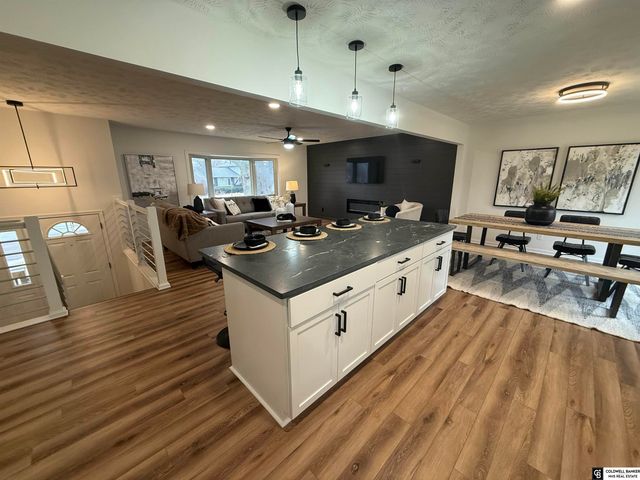 504 Shannon Road, Papillion, NE 68046