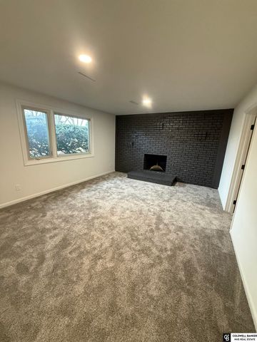 504 Shannon Road, Papillion, NE 68046