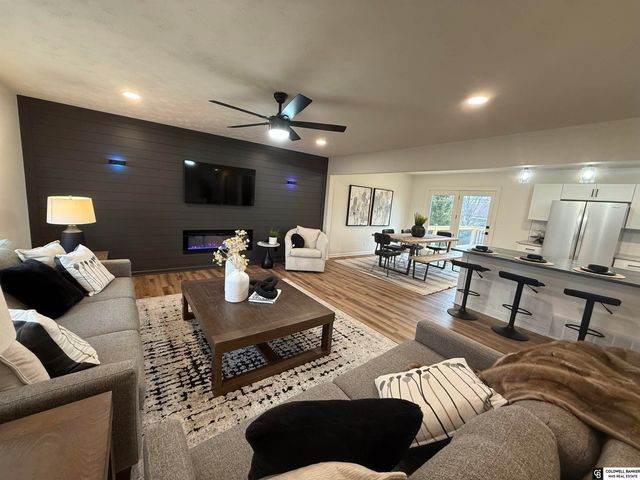 504 Shannon Road, Papillion, NE 68046