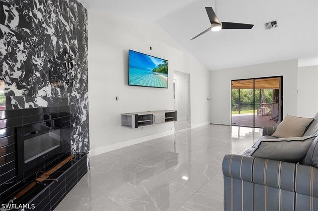 1318 Thompson ST, North Fort Myers, FL 33903
